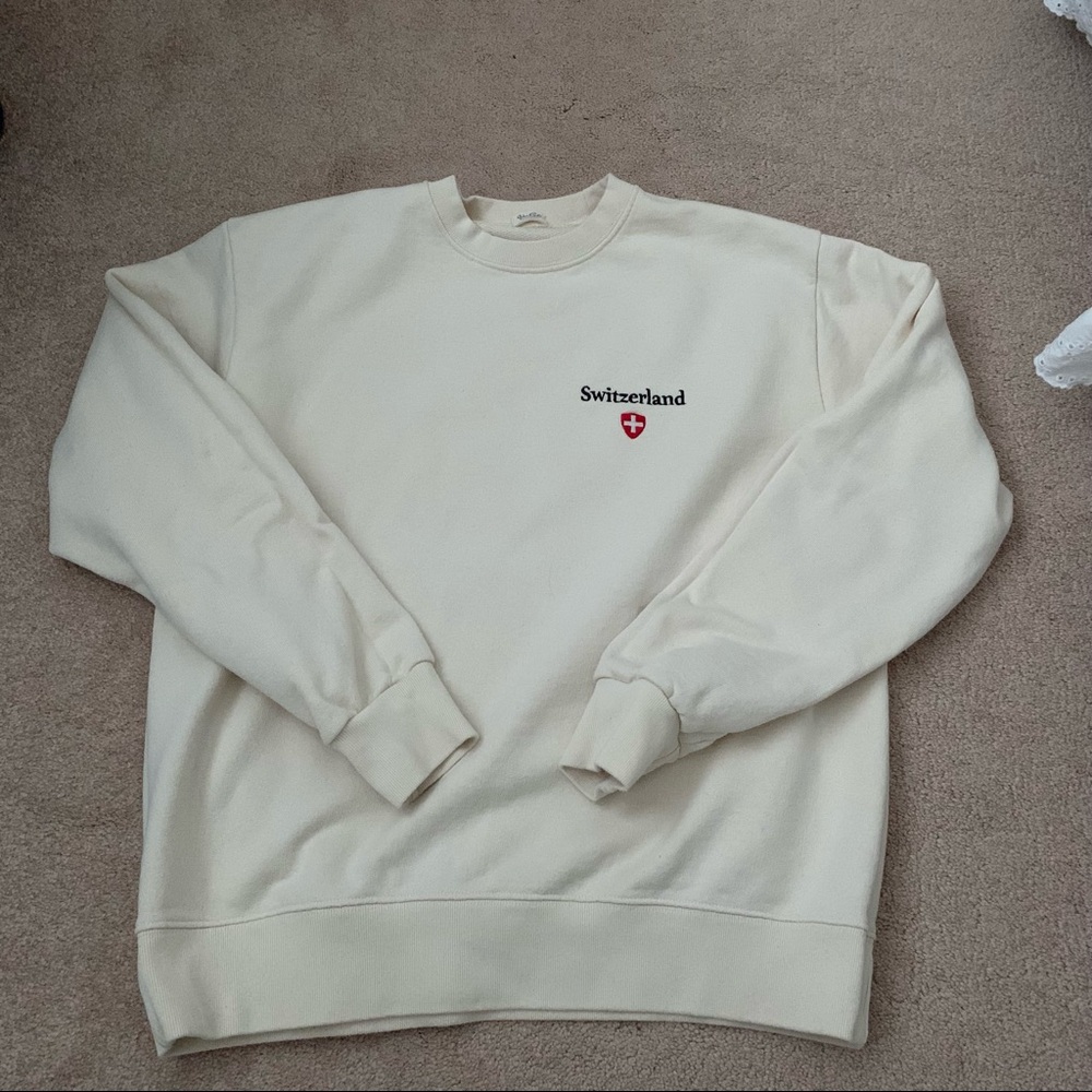 Brandy Melville Switzerland sweatshirt